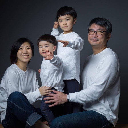 サクラスタジオ・フォトグラフィーの家族写真　4名様プランの画像
